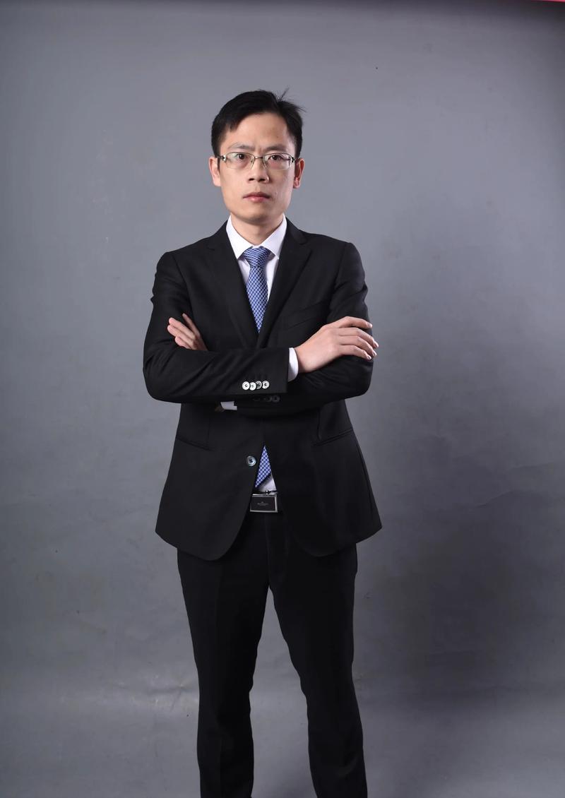 邹琼华 视觉与舞美负责人